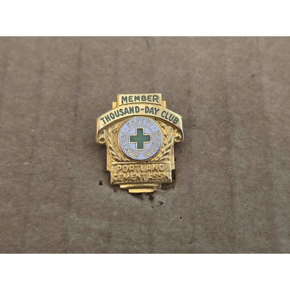 Portland Cement Association Thousand-Day Club Safety Award Lapel Hat Pin G1